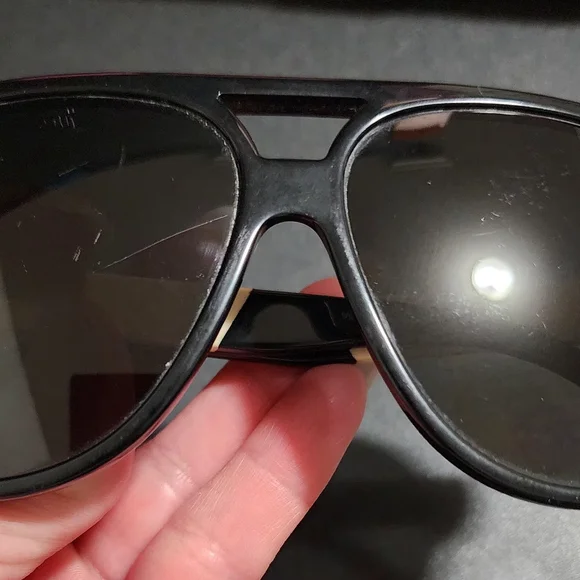 Gucci Black and Red Designer Sunglasses - Picture 2 of 10